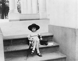 “Waiting for the President.” White House, Washington, DC. Photo by National Photo Co., 1922.
