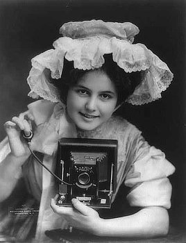 Advertisement for Seneca Duo camera. Photo by Rochester Photo Press, 1909.