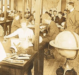 Physiography lesson by the Underwood Stereograph System, high school, Plainfield, N.J. Stereograph card photo by Underwood, 1900-1910.
