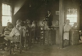 Textile mill school, Huntsville, Alabama. Photo by Lewis Wickes Hine, 1913.