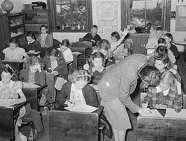 Grade school, San Augustine, Texas. Photo by Russell Lee, 1939.